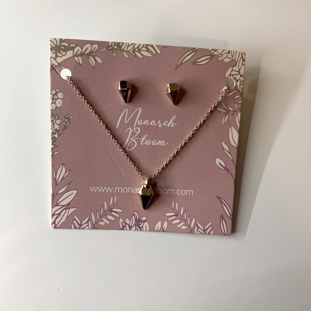 Monarch Bloom earring and necklace set, great for Valentine’s Day! Brand new
